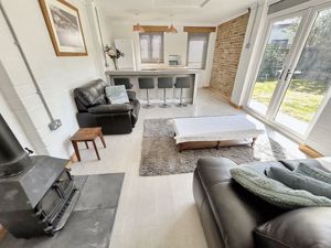 Annexe Bar/lounge area- click for photo gallery